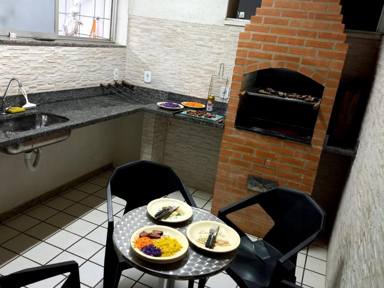 Apartamento Beira Mar Vista Total Sensação De Casa Térrea A Beira Mar Cozinha Equipada Air Fryer Área De Churrasco Privativa Tvs Smart Disney Plus E Outros Praia Ideal Para Crianças Pet Friendly Kit Praia 4 Pessoas — 4-Star Luxury Hotel in Guarapari, Brasil