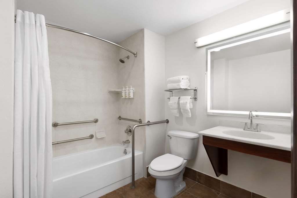 Ramada by Wyndham Medford Airport North - photo 39