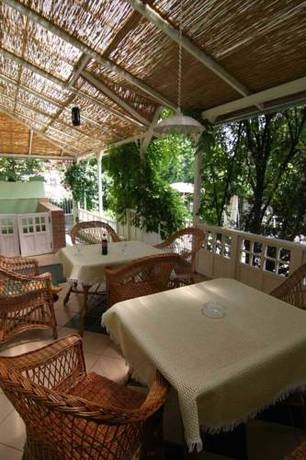 Family Apartmanhotel — hotel in Gyula