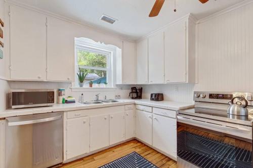 208 W Ashley Central Location 2 Mins to the Beach - photo 45