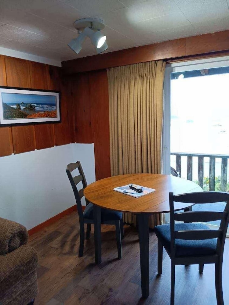 Sunset Oceanfront Lodging - photo 5