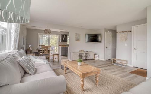 Camp Street Cottage Meredith Lodging — 4-Star Luxury Hotel in Pacific, United States