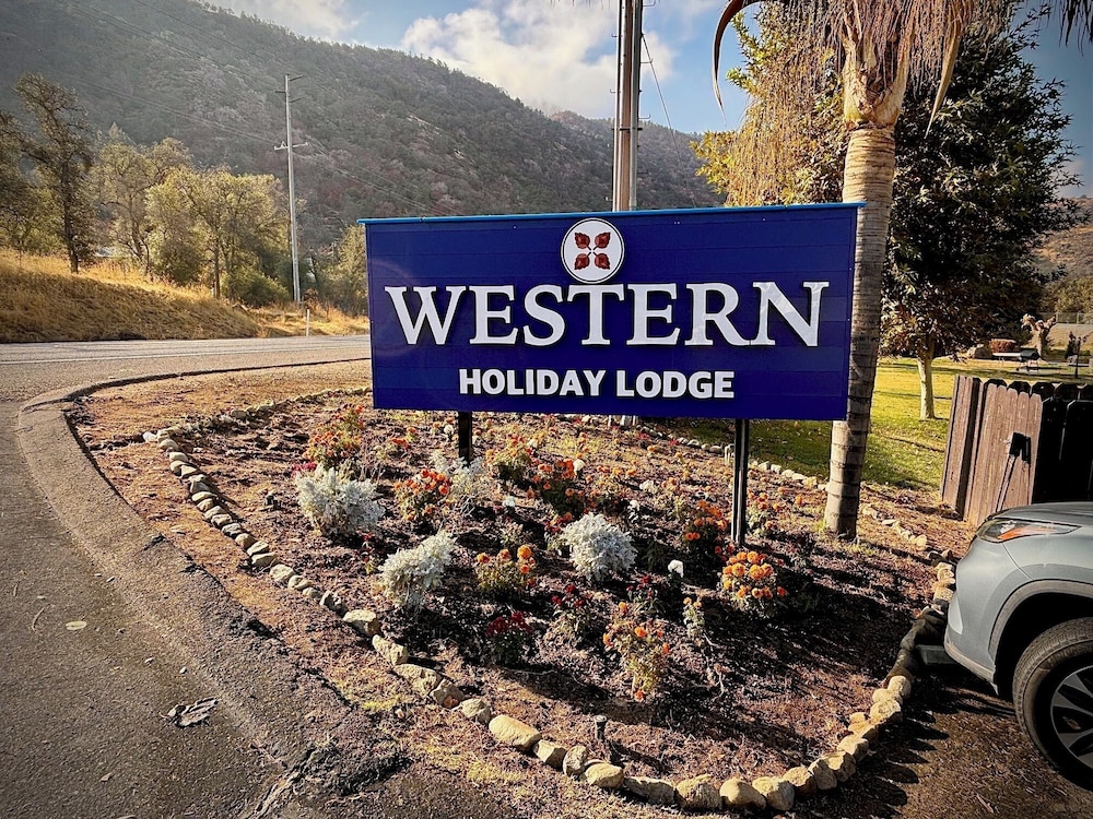 Western Holiday Lodge Three Rivers - photo 38