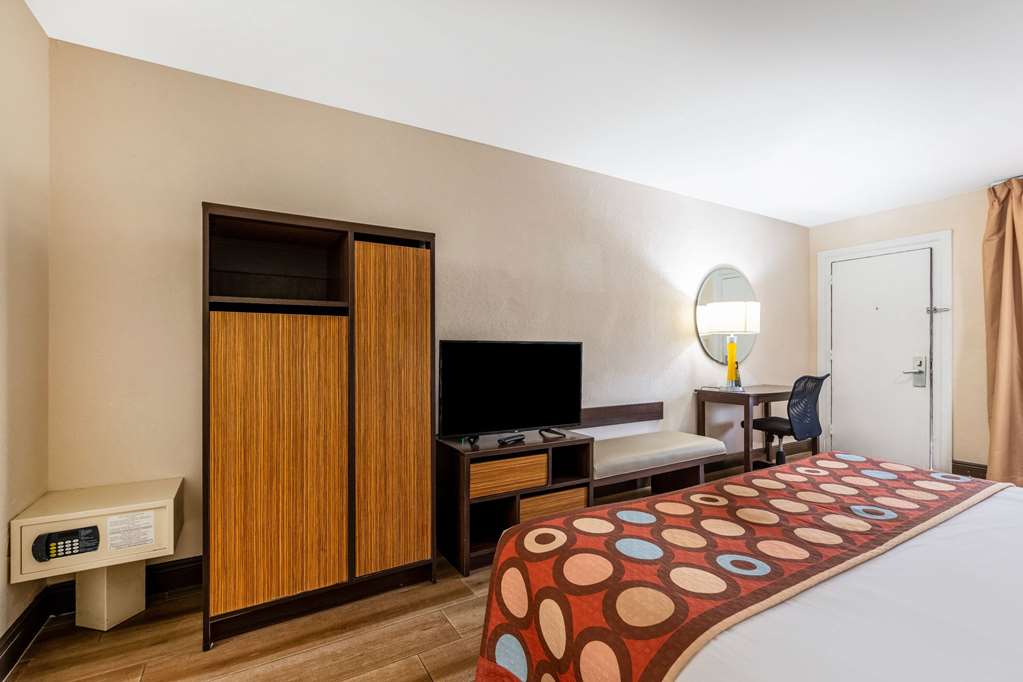 Super 8 by Wyndham Florida City Gateway to Keys Everglades - photo 26