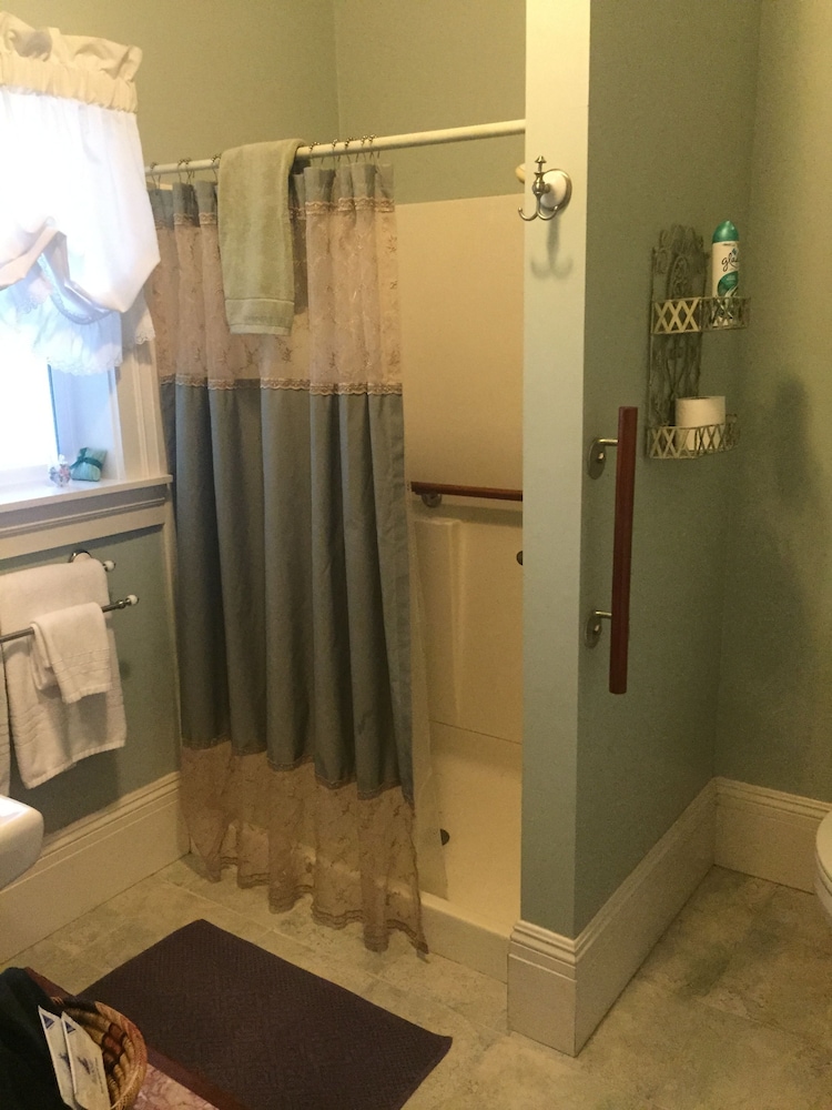 Weaverville Whitmore Inn - photo 40