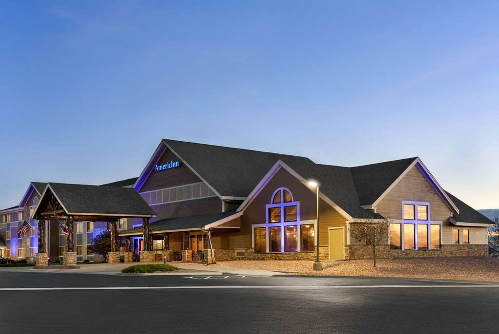 AmericInn by Wyndham Laramie Near University of Wyoming - photo 6