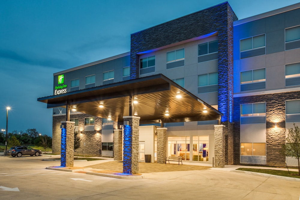 Holiday Inn Express & Suites Denton South by IHG - photo 46