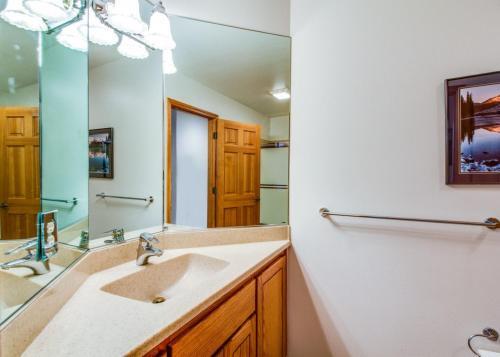 Todd 1 - carbon neutral hotel in Bend