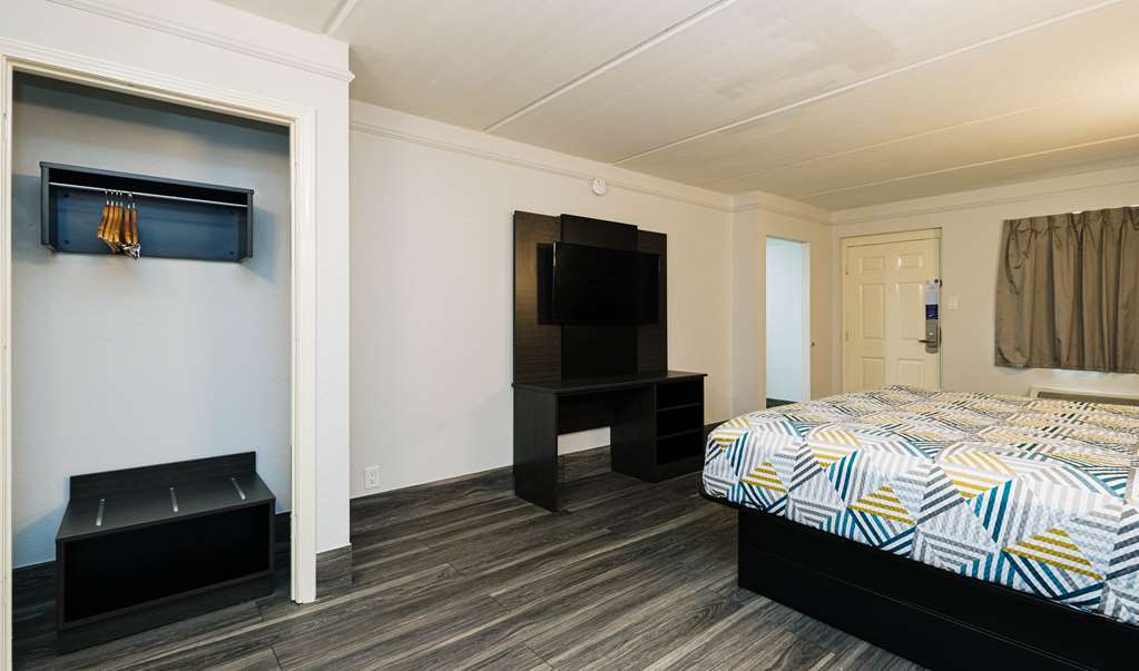 Studio 6 Baytown TX Garth Road - photo 3