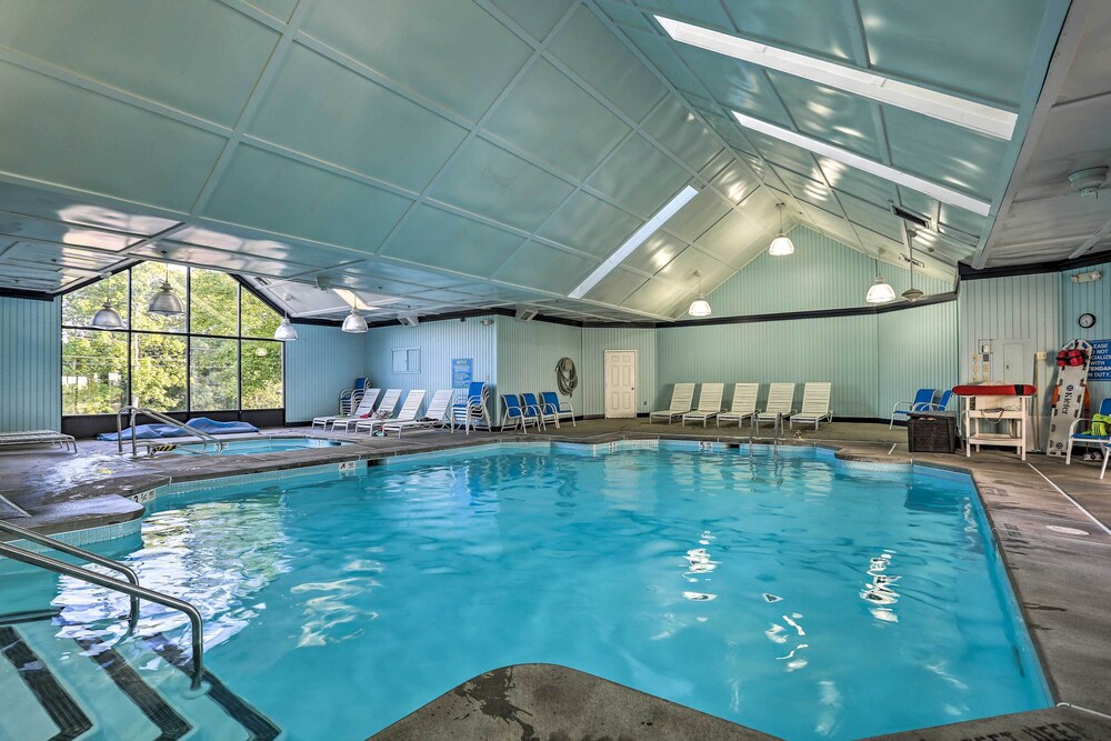 Deck Fire Pit And Pool Access at Poconos Retreat - photo 31