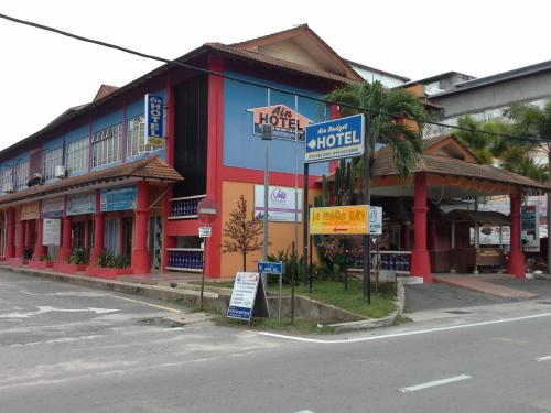 Kuala Besut Jetty Budget Hotel Ain In Front Of Kuala Besut Jetty in Kuala Besut, Malaysia
