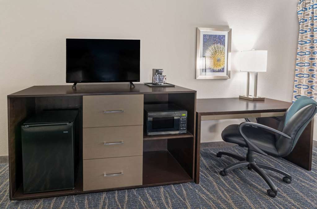 La Quinta Inn & Suites by Wyndham Phoenix I 10 West - photo 27