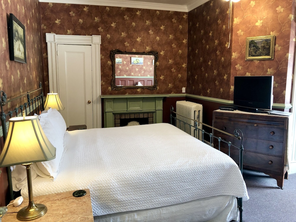 Rogues Harbor Inn - photo 15