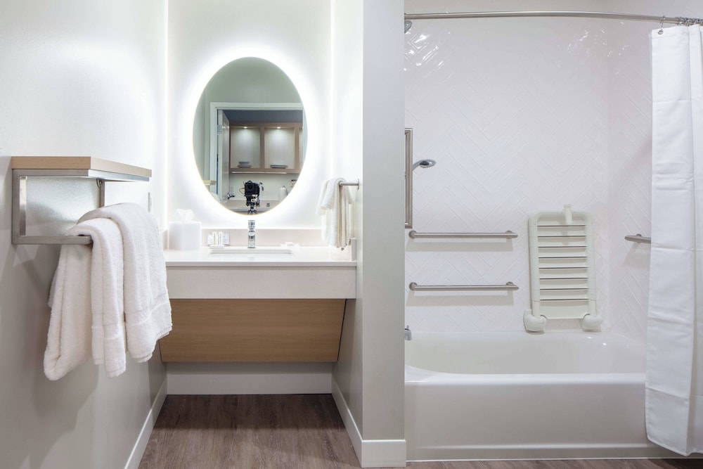 TownePlace Suites by Marriott Milwaukee West Bend - photo 16