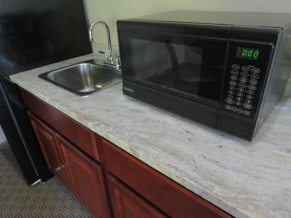 Edgewater Hotel - photo 8