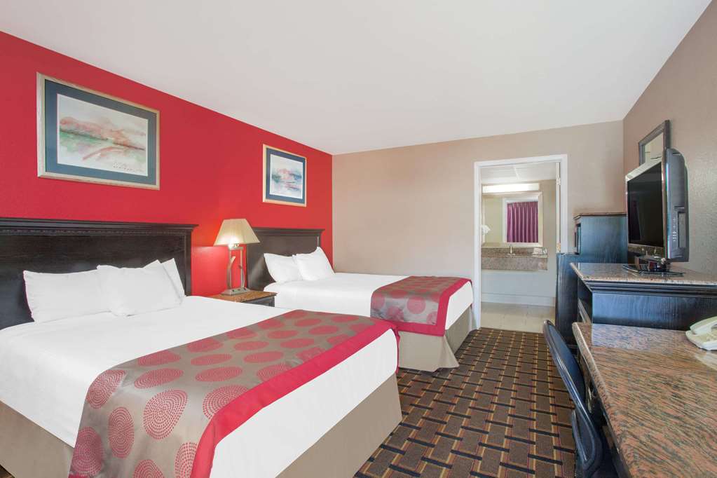 Ramada Hotel & Conference Center by Wyndham Edgewood - photo 17