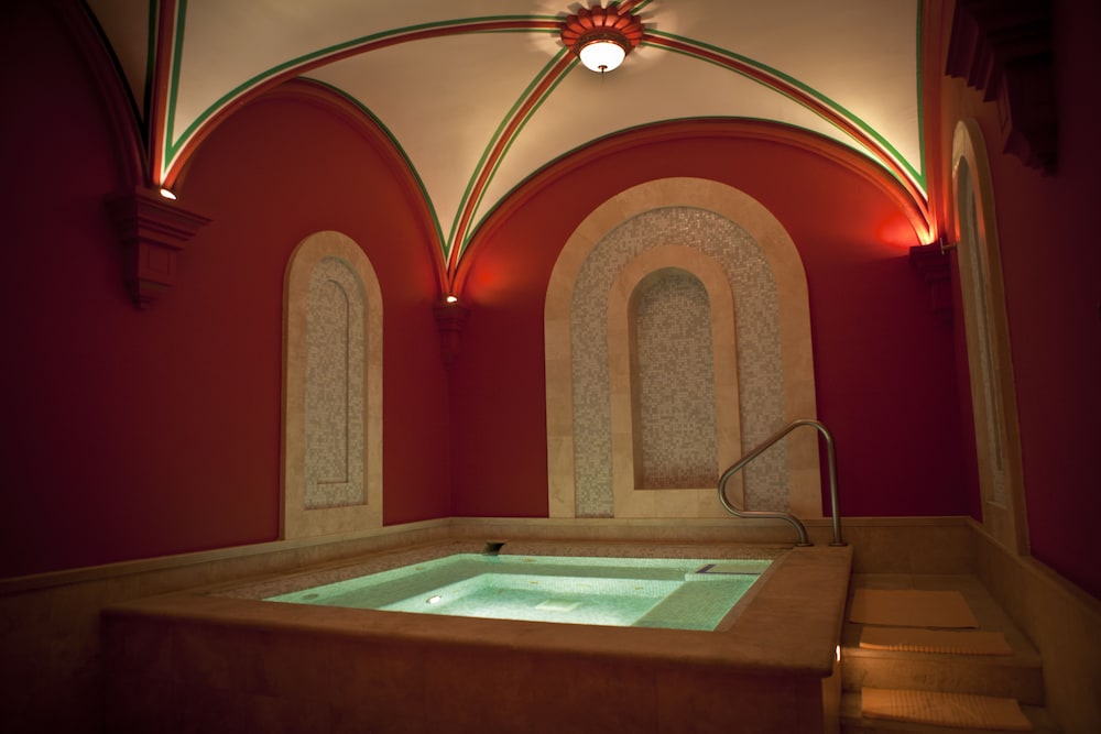 Indoor spa tub