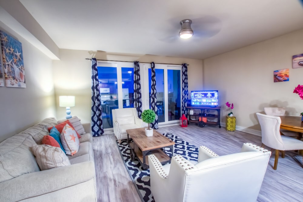 Laketown Wharf Resort by Aneliya's Rentals - photo 437