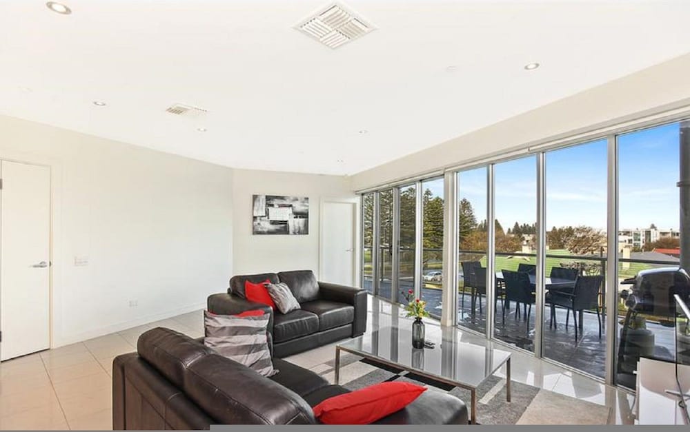 Gallery Resort Style Penthouse No 13 — Victor Harbor