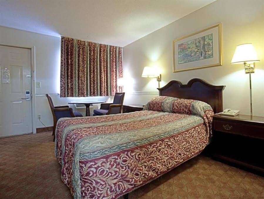 Americas Best Value Inn Charles Town - photo 8