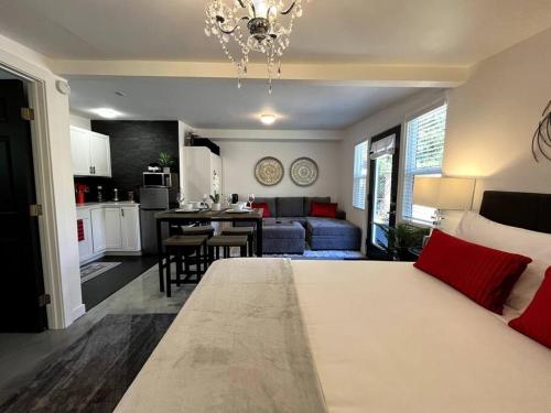 The Hudson Suite Spot Studio Apt Close to ASU — 4-Star Luxury Hotel in Tempe, United States
