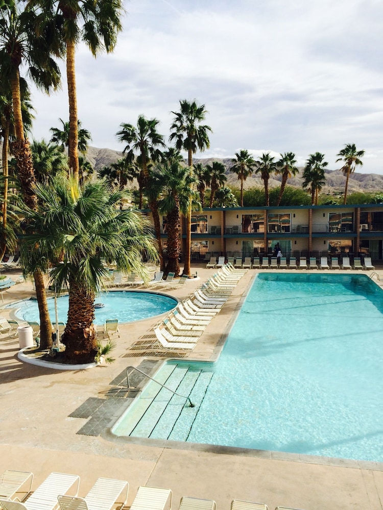 Desert Hot Springs Spa Hotel - photo 23