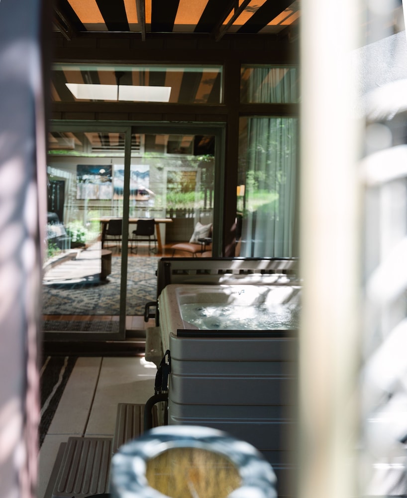 Highland Haven Creekside Inn - photo 112