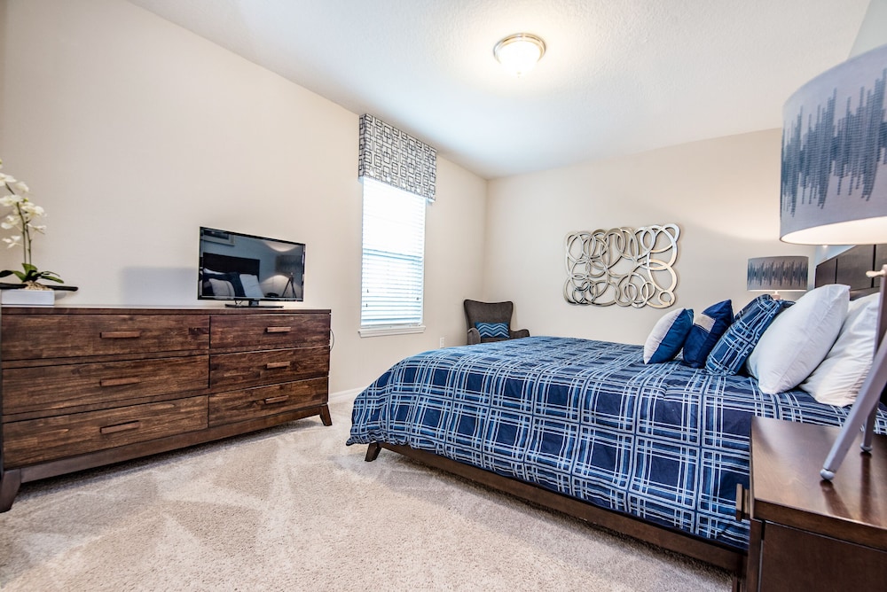 Solterra Sunshine Villa townhome with private pool in a resort setting - photo 2