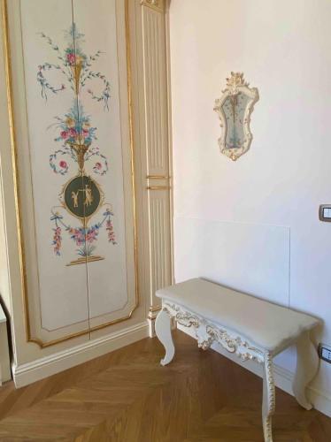 Maison de luxe — 4-Star Luxury Hotel in Naples, Italy