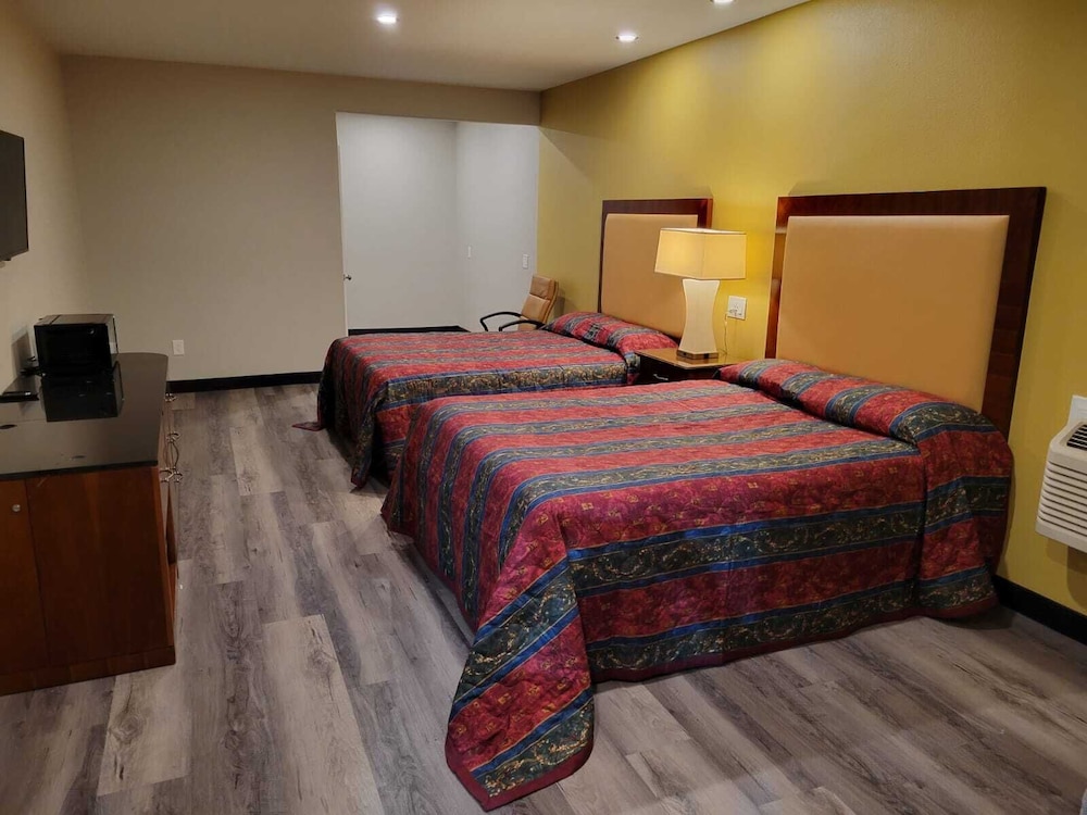 Stadium Inn & Spas - photo 19