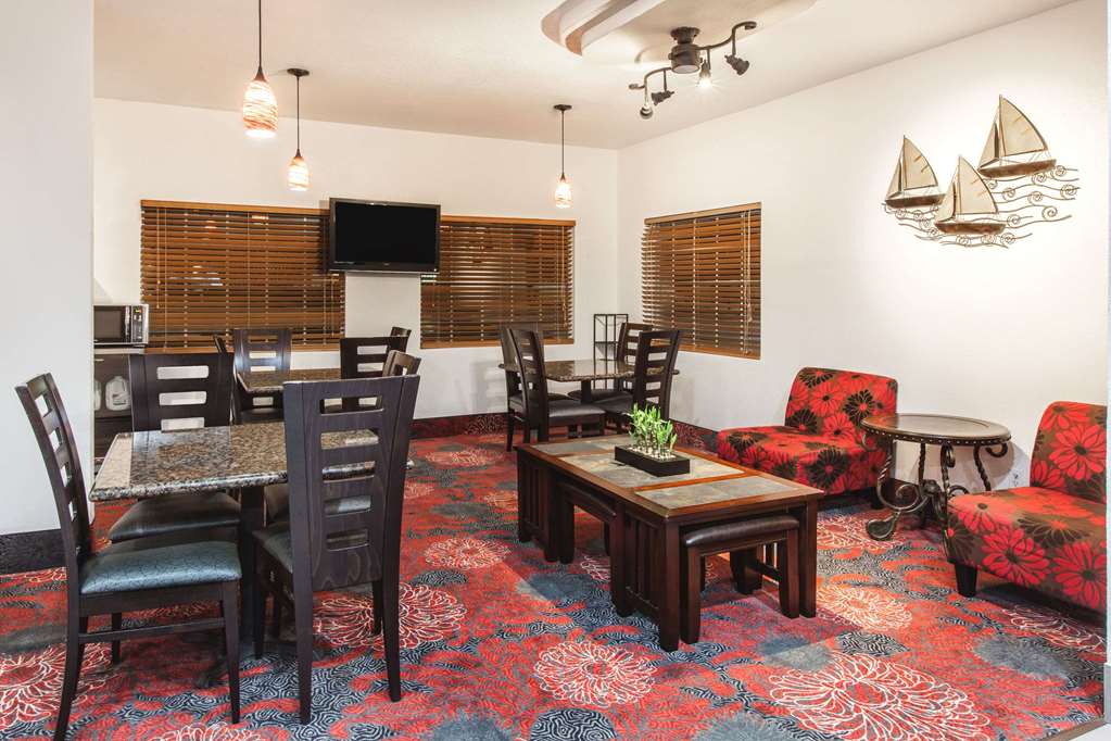 Days Inn by Wyndham Arlington - photo 15