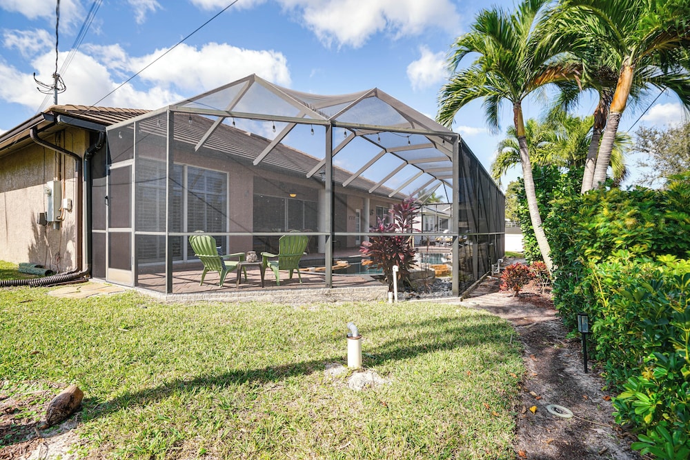 Spacious Oasis w Lagoon Pool & Spa in Cape Coral - photo 31