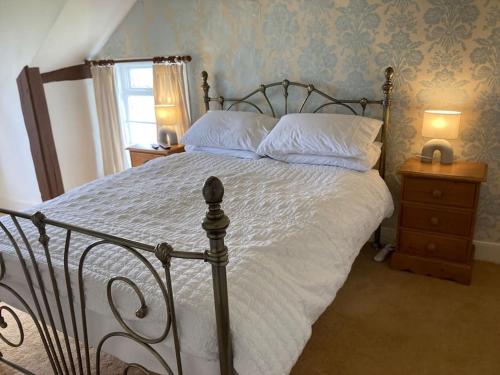 Bryntirion Farmhouse Rooms — 4-Star Luxury Hotel in Llanfair Caereinion, United Kingdom