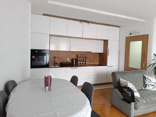 Redon Apartment — 4-Star Luxury Hotel in Pristina, Kosovo