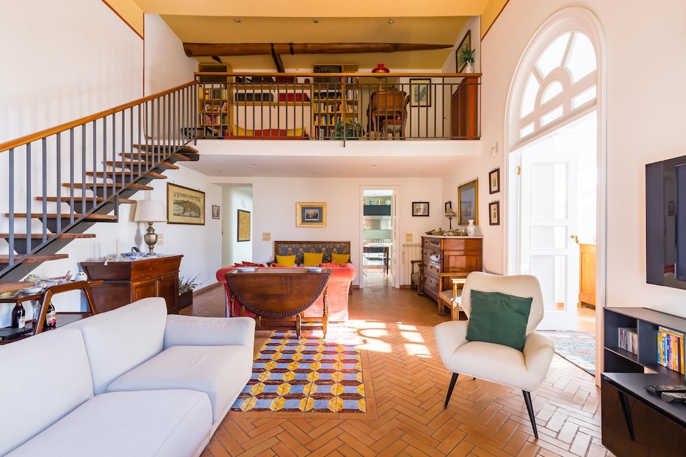 Residenza Capano Charming House — 4-Star Luxury Hotel in Naples, Italy