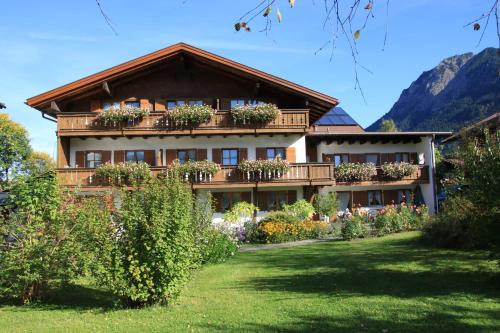 Ferienwohnungen Thannheimer — 4-Star Luxury Hotel in Oberstdorf, Germany