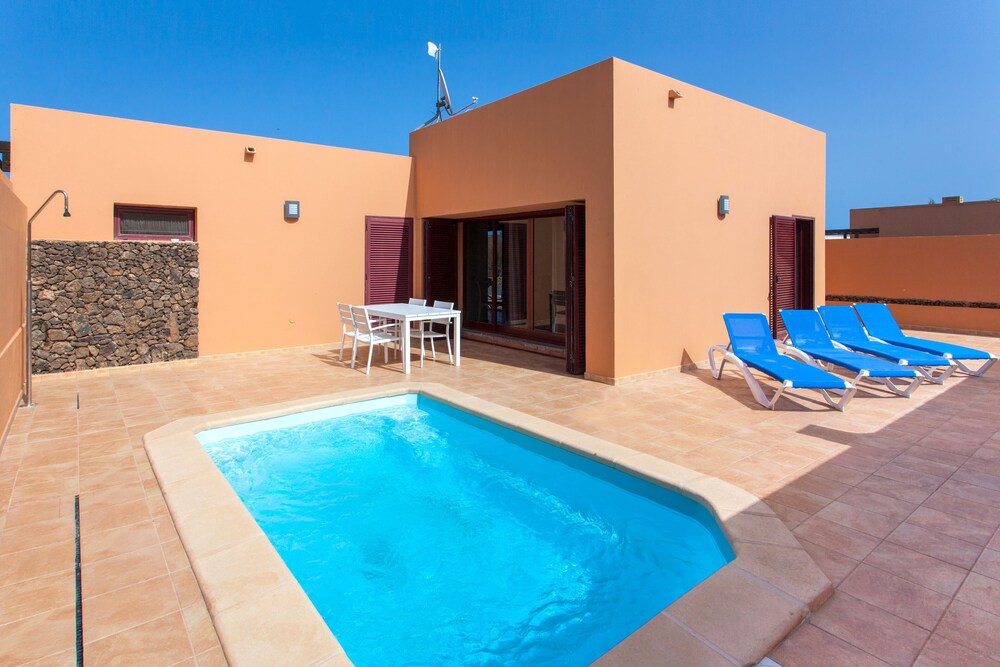Anahi Homes Corralejo Villa Brezo 1 — 4-Star Luxury Hotel in La Oliva, Spain