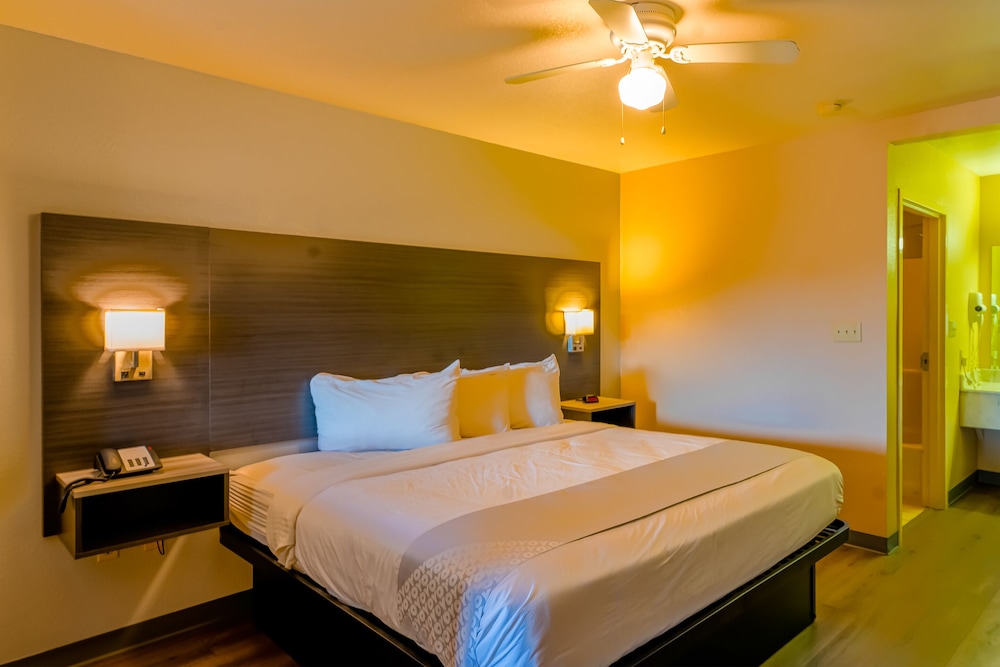 OYO Hotel Yoakum West - photo 9