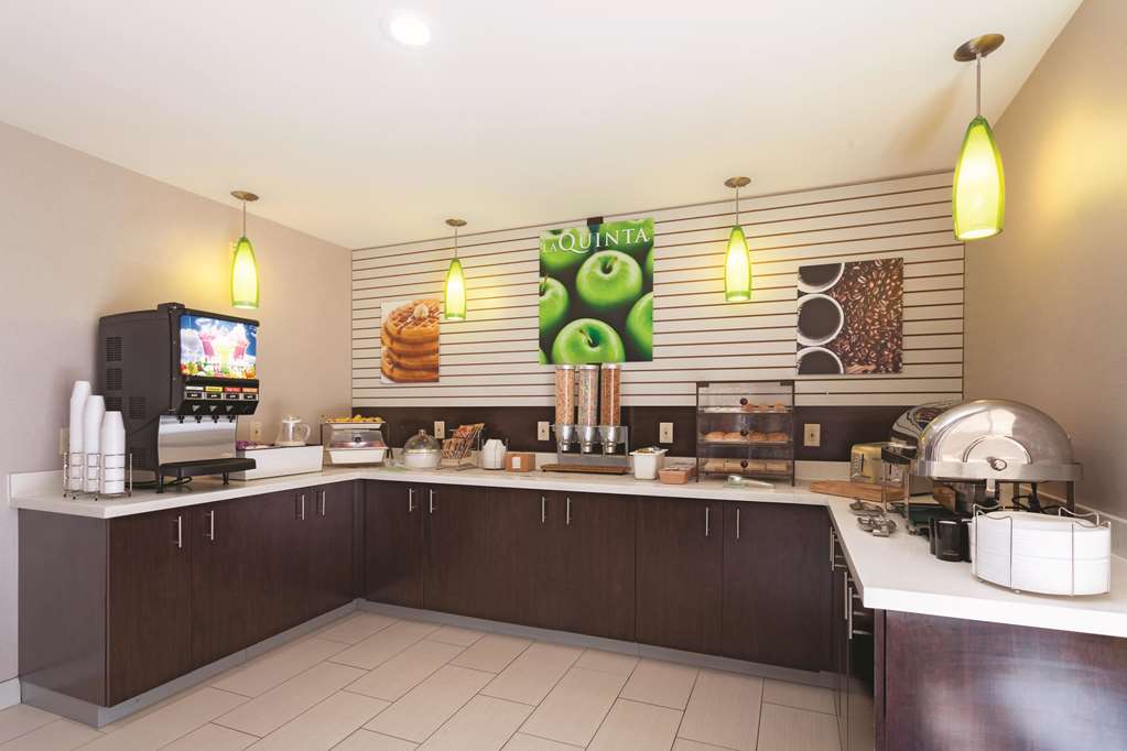 La Quinta Inn & Suites by Wyndham Knoxville North I 75 - photo 45