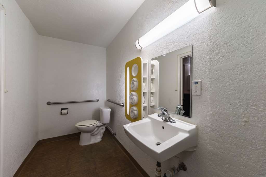 Motel 6 Uvalde TX - photo 36