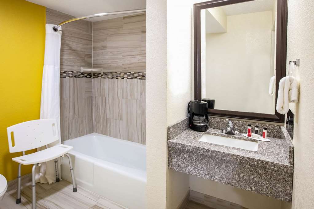 Super 8 by Wyndham Ft Stockton - photo 11