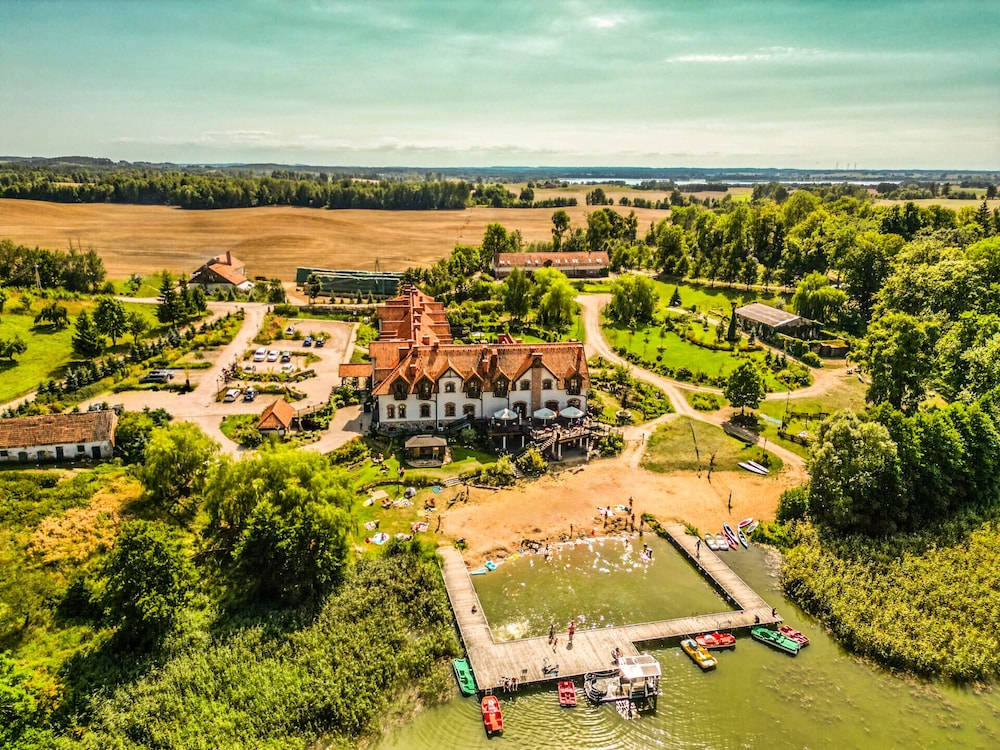 Folwark Łękuk - carbon neutral hotel in Wydminy