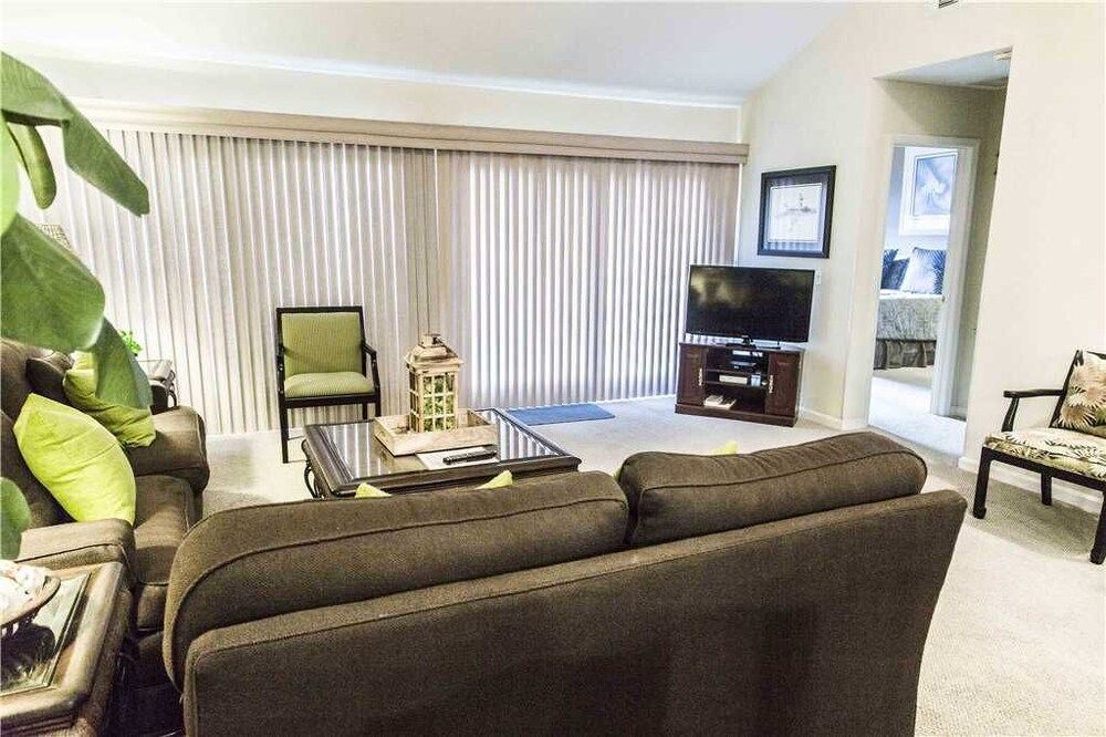 Updated Baths w Tile Showers King 2 Twins sleeps 4 Bikes & Beach Gear included - photo 19