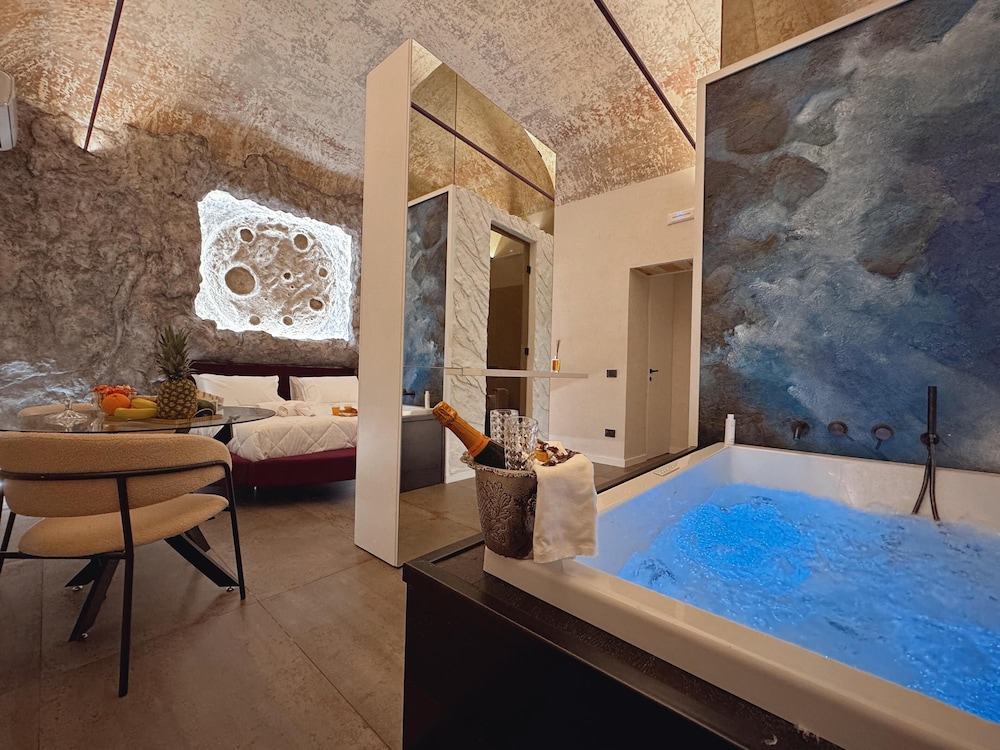 Corona Suite — 4-Star Luxury Hotel in Palermo, Italy