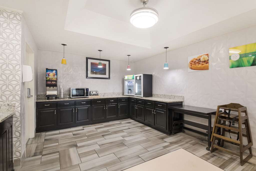 Quality Inn Alcoa Knoxville - photo 24
