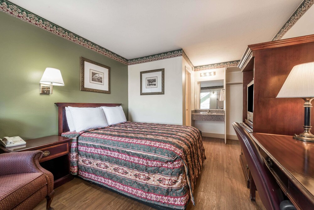 Econo Lodge Waco North I 35 - photo 5