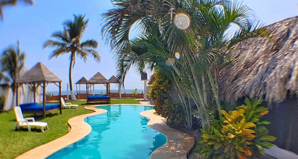 Bungalows Las Brisas - carbon neutral hotel in Acapulco De Juarez