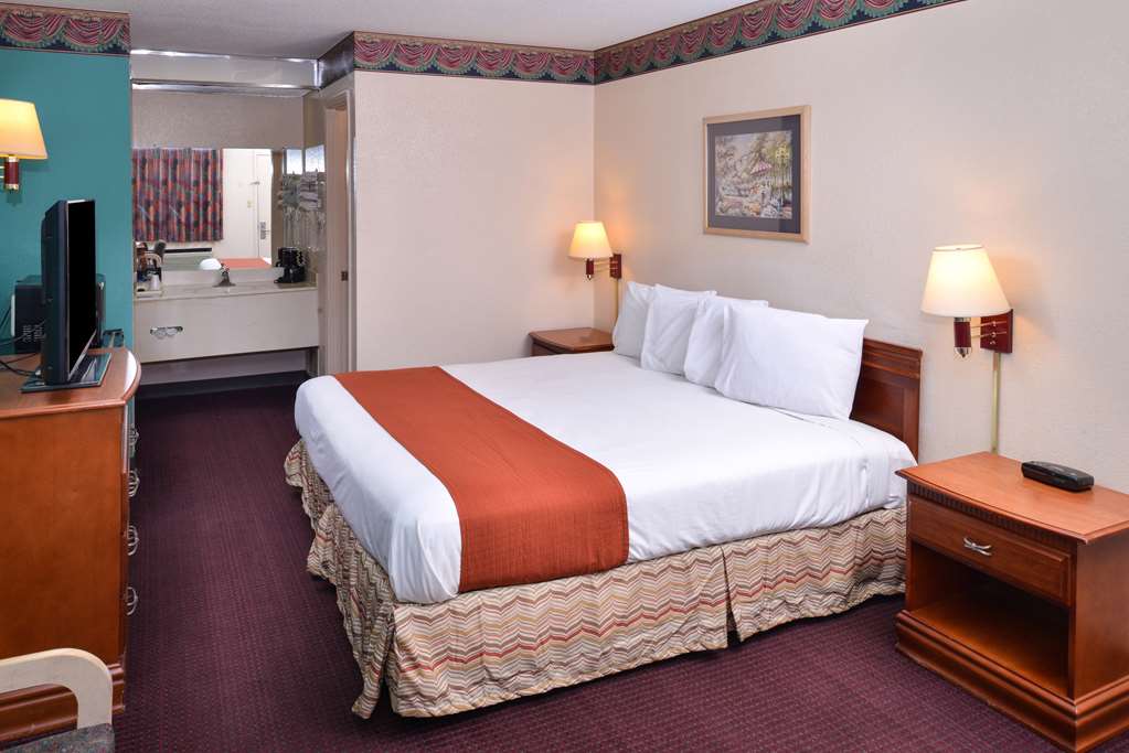 Americas Best Value Inn Wildersville - photo 10