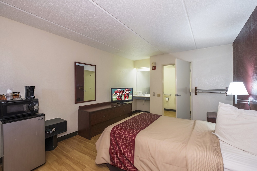 Red Roof Inn Atlanta Norcross - photo 6