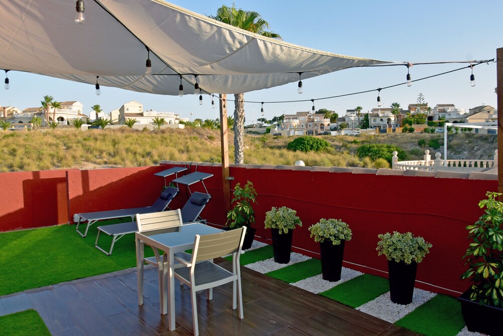 Studio & Solarium Playa de Gran Alacant in Santa Pola, Spain